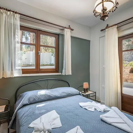 Staras - With Private Heated Pool & Jacuzzi